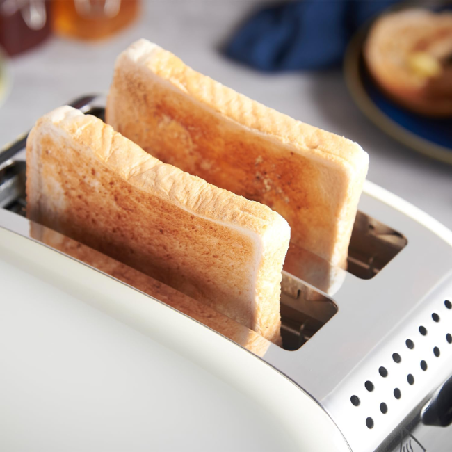 RUSSELL STAINLESS STEEL CREAM 2 SLICE TOASTER 26551